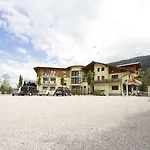 Hotel Haus Zirngast 4*