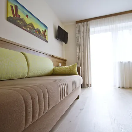 Haus Zirngast فندق