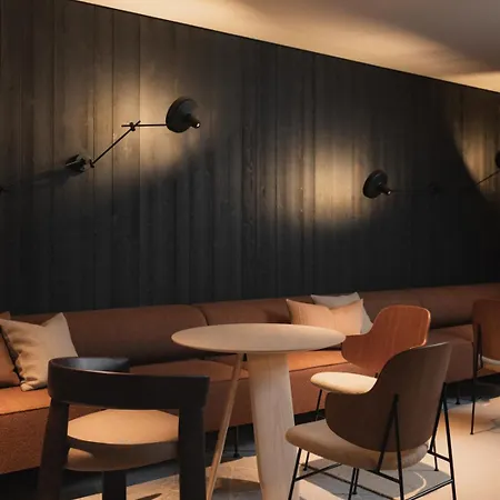 Haus Zirngast 酒店 4*